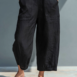 Linda | Macacão minimalista de mulher em linho, sem mangas, com gola alta e botões.